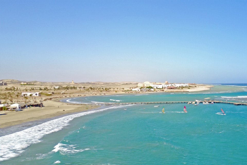 El Naaba - Luftaufnahme Pro Center mit Blick zum Equinox Hotel