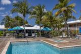 Little Cayman - Little Cayman Beach Resort, Pool & Taucherbar 2