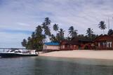 Derawan Lodge, Strand mit Steg