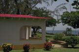 Tobago - Crown Point, Garten mit Meerblick