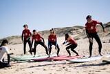 Trockenübungen vor der Surfstunde in Seignosse