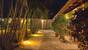 Tobago - Shepherd`s Inn, Gartenanlage bei Nacht