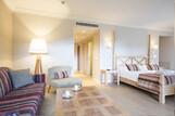 Mallorca - ROBINSON Club Cala Serena, Juniorsuite Schlaf-Wohnraum