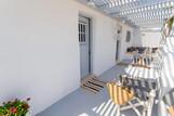 Naxos - Flisvos seaside Studios & Appartements, Terrassen mit Sitzgelegenheit