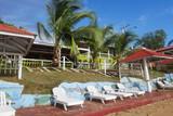 Nicaragua - Little Corn Island - Los Delfines - Strand mit Liegen