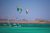 Fuerteventura Corralejo - Flag Beach Kite Center, Surfer und Kiter