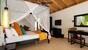 Ari-Atoll - Vilamendhoo, Strand Villa Innen