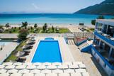 Lefkada - Surf Hotel - Pool mit Restaurant Gebäude