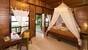 Nordsulawesi - Murex Bangka Resort, Oceanfront Cottage (Zimmerbeispiel)