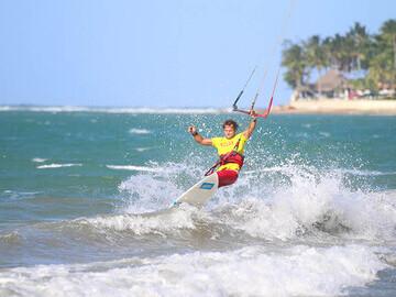 Cabarete - Kitecity, Wave Action