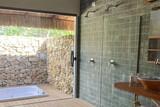 Sao Miguel do Gostoso - Kauli Seadi Beach Hotel, Familien Bungalow, Dusche und Outddor-Jacuzzi