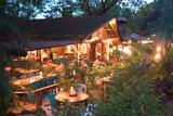 Mango Inn - Restaurant bei Nacht