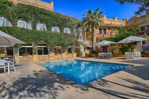 Cornucopia Hotel & Bungalows
