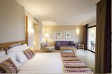 Mallorca - ROBINSON Club Cala Serena, Juniorsuite Meerblick Wohn-Schlafraum