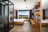 Alacati - Design Plus The S Hotel, Zimmer mit Meerblick und Duschkabine