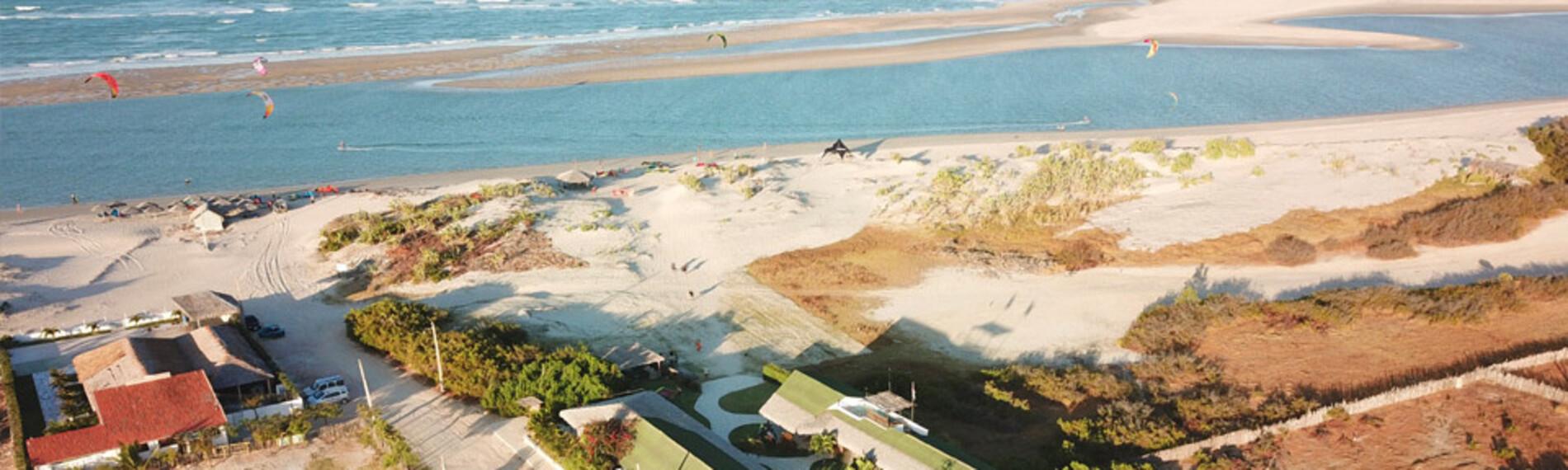 Parajuru - Kiteboarding-Club und Spot Luftaufnahme