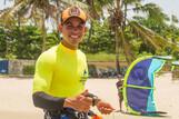 Cabarete, Cabarete Windsportsclub, Kitelehrer bei der Arbeit