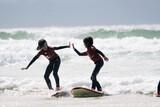 High Five auf dem Surfbrett in Seignosse