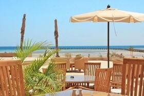 Soma Bay - The Breakers Diving & Surfing Lodge, Terrasse mit Blick auf Strand