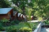 Peleliu - Dolphin Bay Resort, Bungalowreihe