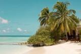 Nord-Male-Atoll - Eriyadu, Strand mit Deluxezimmer