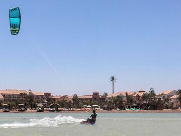El Gouna - Kite-People, Blick auf Mövenpick Resort