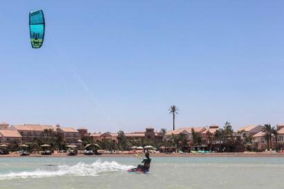 El Gouna, Kite-People, Blick auf Mövenpick Resort